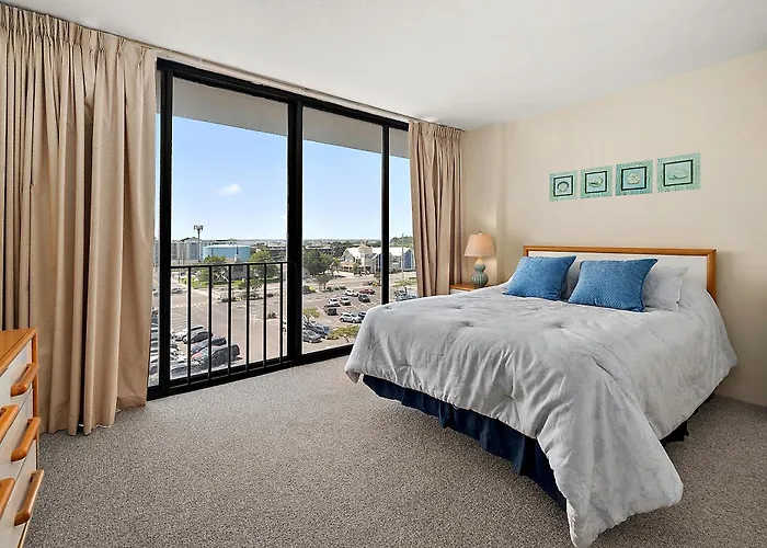 Century One-beautiful 2 Bedroom / 2 Bathroom Beachfront With Indoor Pool Ferienhaus *