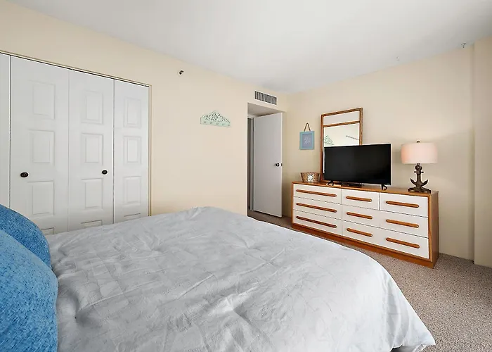 Century One-beautiful 2 Bedroom / 2 Bathroom Beachfront With Indoor Pool Ferienhaus