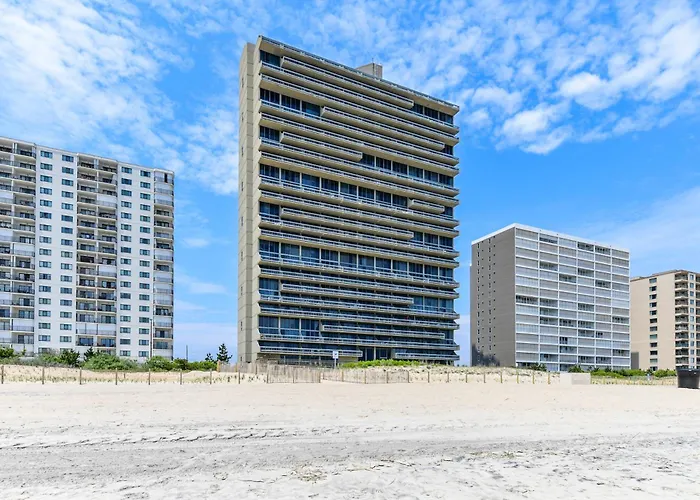 Century One-beautiful 2 Bedroom / 2 Bathroom Beachfront With Indoor Pool Ferienhaus